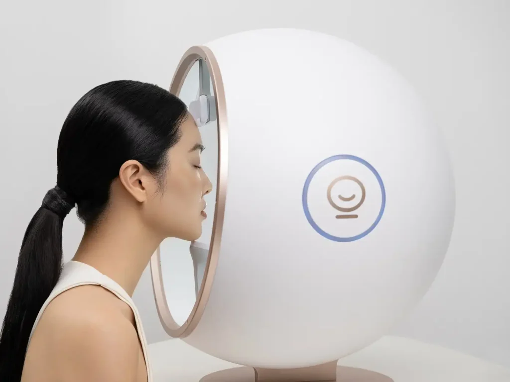 eve muse analyzing facial skin